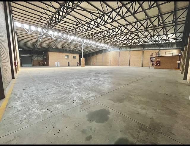 2,418M² WAREHOUSE TO LET IN NORTH RIDING